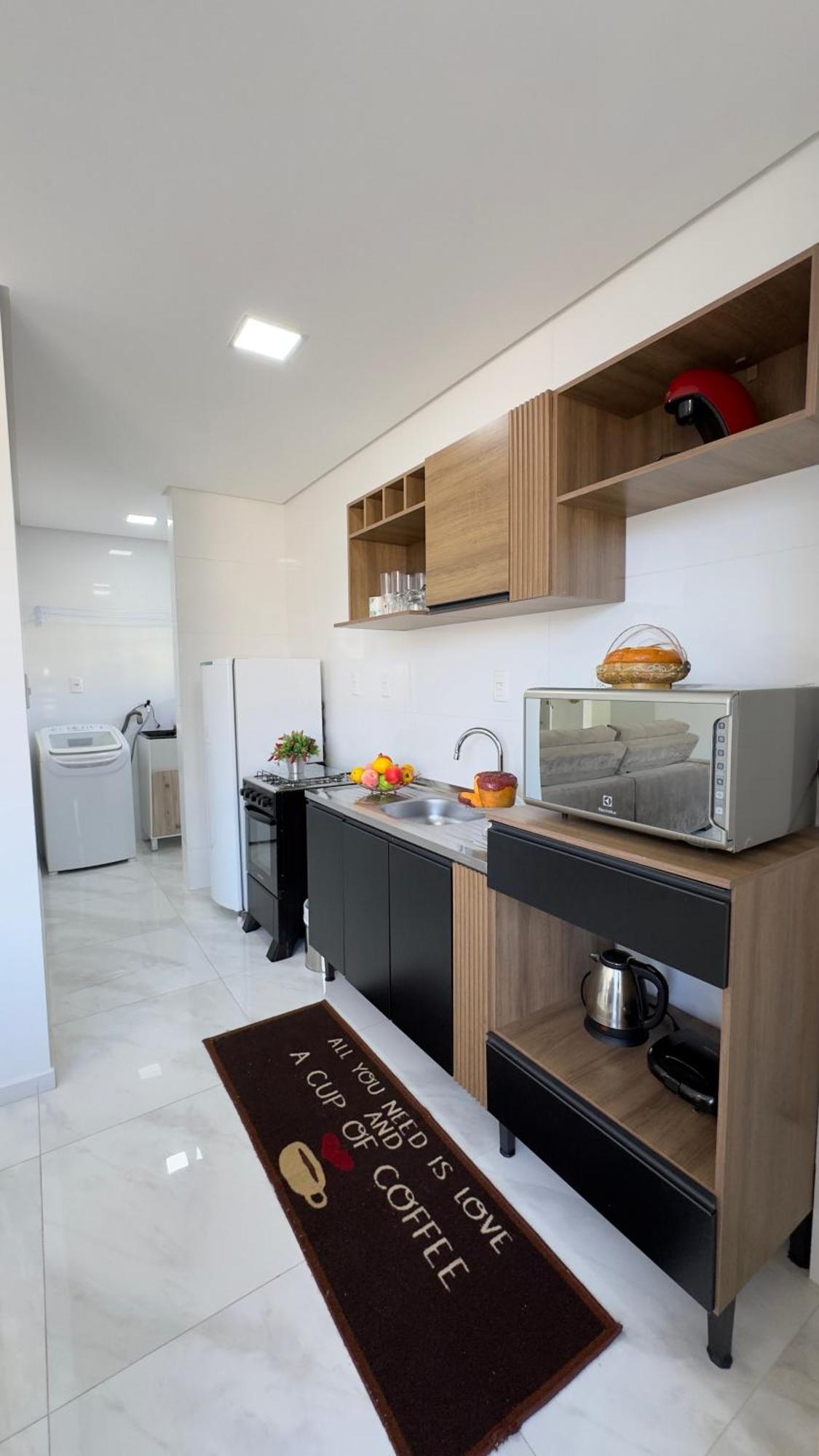 Apto Girassol - 2 Quartos, Apto Moderno,confortavel E De Frente Avenida Principal!